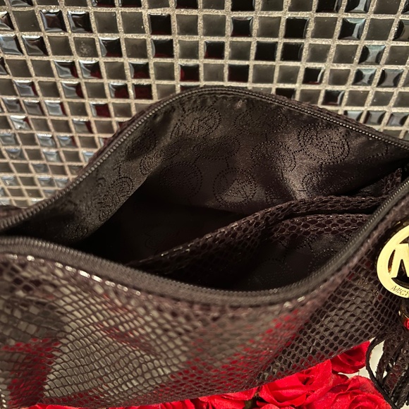 NEW Micheal Kors Makeup bag. - Picture 4 of 9